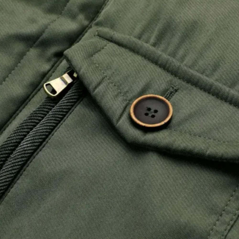 Elegancka pikowana kurtka na zewnątrz